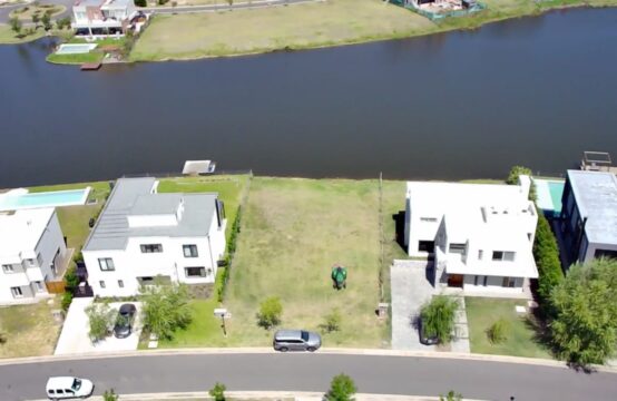 Terreno a La Laguna en Barrio Santa Ana Villanueva